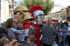 Imagen del desfile de gigantes y cabezudos por las calles de Soria. /SN