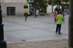 Imagen del desfile de gigantes y cabezudos por las calles de Soria. /SN