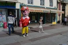 Imagen del desfile de gigantes y cabezudos por las calles de Soria. /SN