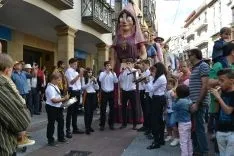 Imagen del desfile de gigantes y cabezudos por las calles de Soria. /SN