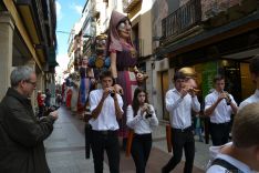 Imagen del desfile de gigantes y cabezudos por las calles de Soria. /SN