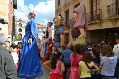 Imagen del desfile de gigantes y cabezudos por las calles de Soria. /SN
