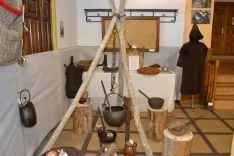 Exposición de fauna y trabajo tradicional en el monte. /SN