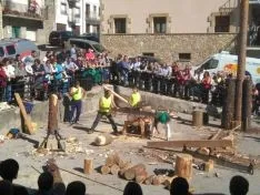 Exhibición de corte con hacha y con motosierra. /SN