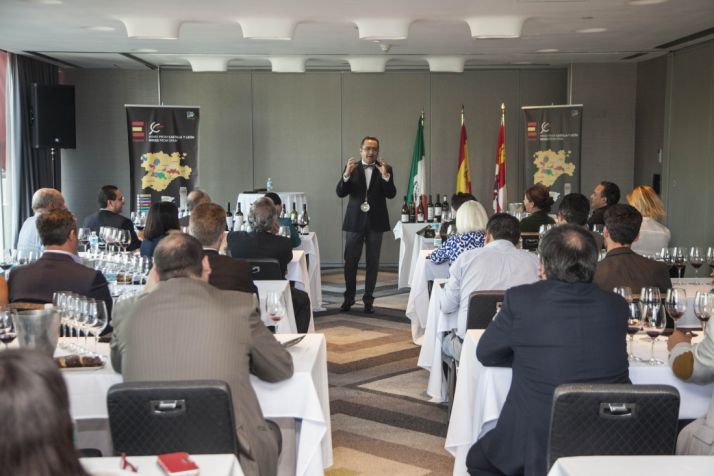 Showroom en México / Junta