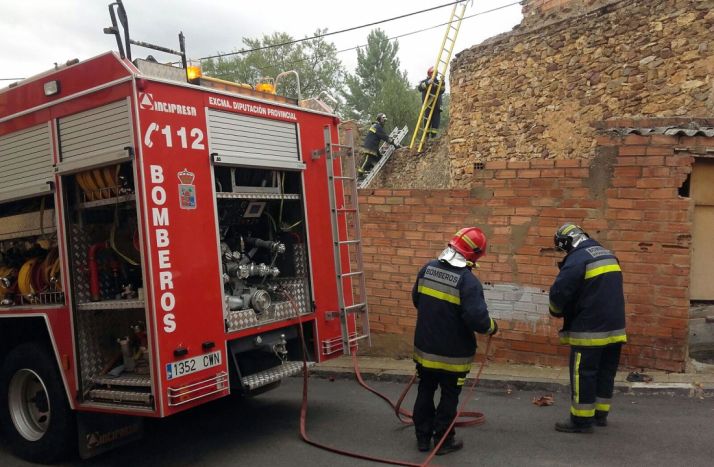 Los bomberos en el lugar del conato./SN