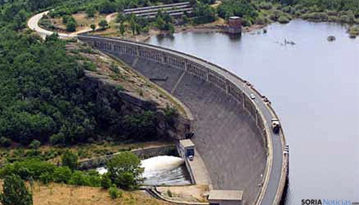 Imagen de archivo del pantano pinariego. / SN