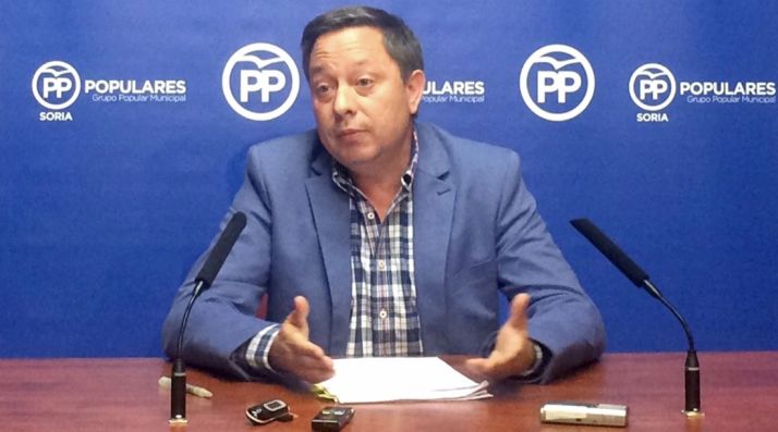 Adolfo Sainz, (PP) en rueda de prensa.
