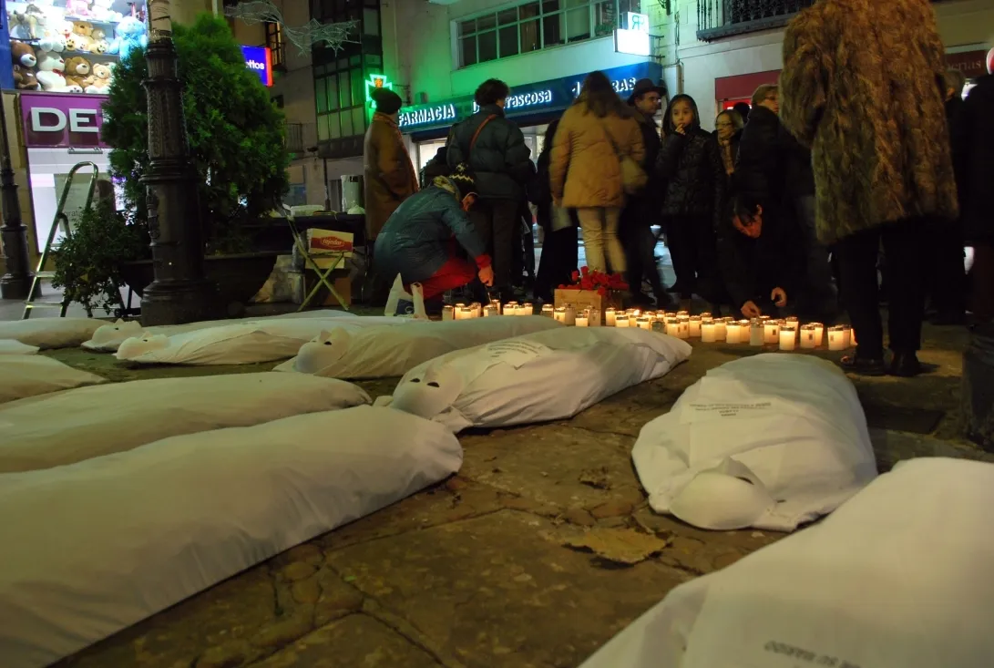 La plaza de San Esteban esta noche./SN