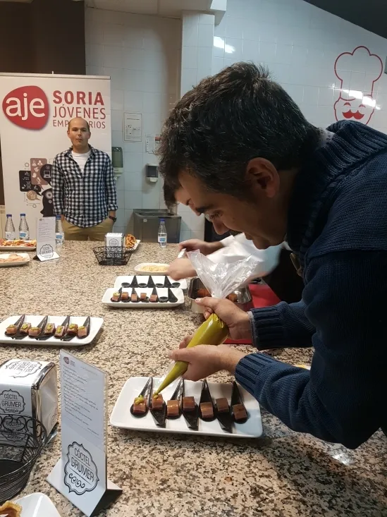 Algunos de los participantes en el showcooking