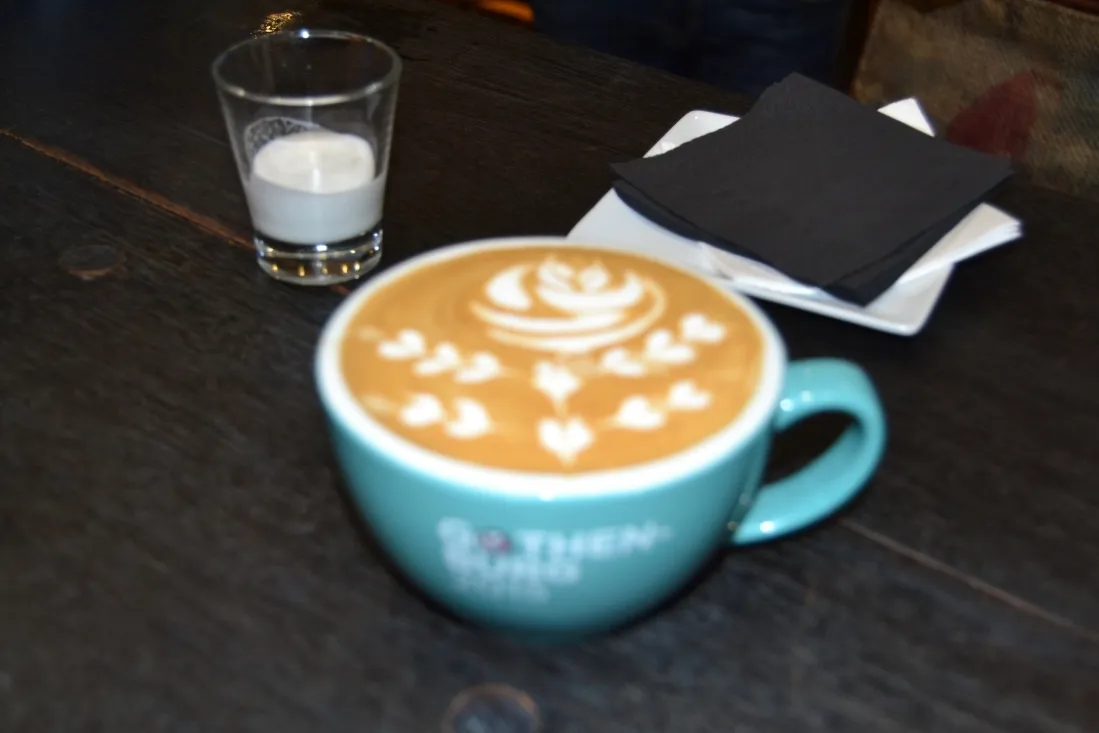 Héctor Hernández y Javier Carrión en Enjoy Coffee