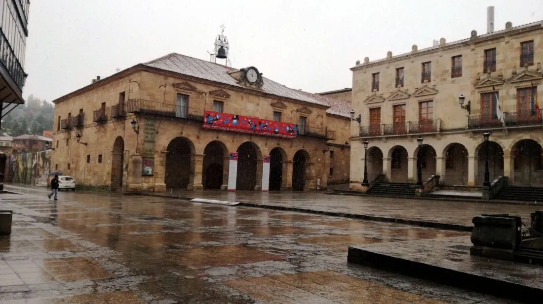 Estampa de la nieve este miércoles en la capital./SN