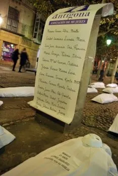 La plaza de San Esteban esta noche./SN