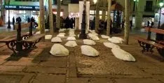 La plaza de San Esteban esta noche./SN