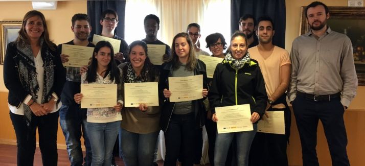 El grupo con sus diplomas./CCIS