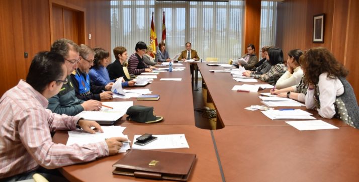 Comisión Territorial contra la violencia de género reunida este viernes. / Jta.