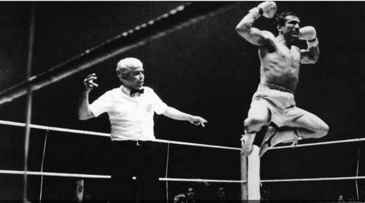 Fernández en 1974 tras lograr el mundial en Superligero. 