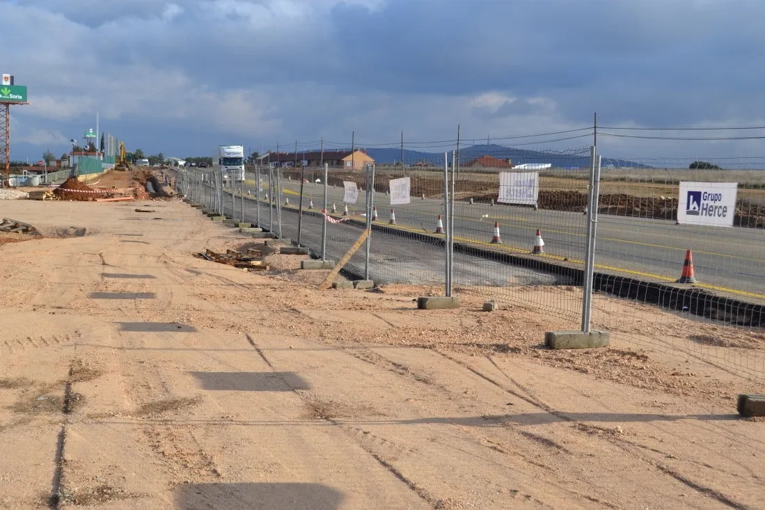 Obras en los accesos a Tableros Losan. /SN