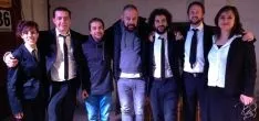 Los actores y técnicos de la obra.