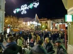 Foto 5 - Cientos de personas comienzan la Nochebuena con la 'champanada'