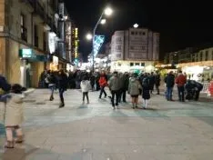 Foto 4 - Cientos de personas comienzan la Nochebuena con la 'champanada'