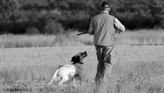 Un cazador y su perro. /SN