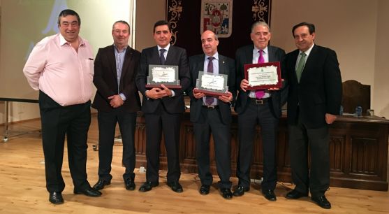 Gómez (izda.), Dujo, Martínez, Medina, Tejedor y Barato en los premios. / ASAJA