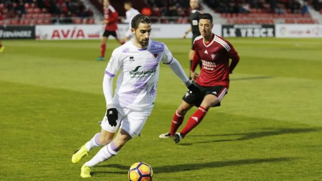 Foto 11 - El Numancia logra una primera victoria a domicilio de 'oro'