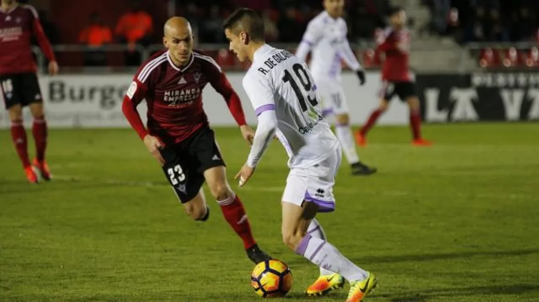 Foto 2 - El Numancia logra una primera victoria a domicilio de 'oro'