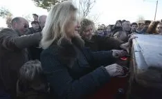 Una de las imágenes del traslado del arca este viernes. / SN