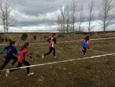 Juegos populares de campo a través en Los LLamosos.