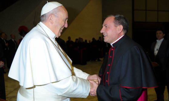 Francisco I con el nuevo obispo de la Diócesis de Osma-Soria. /DOS