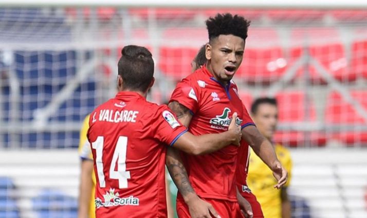 El central en uno de sus partidos con el Numancia. CDN