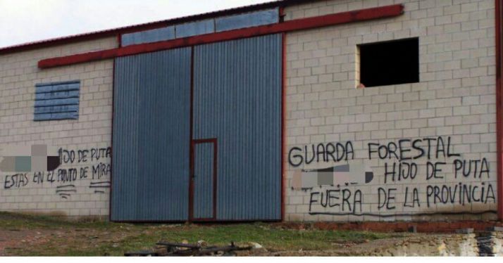 Pintada contra un guarda forestal en una localidad de la región. /CSIF 