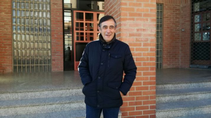 Antonio Pardo frente a la sede del PP en Soria. 