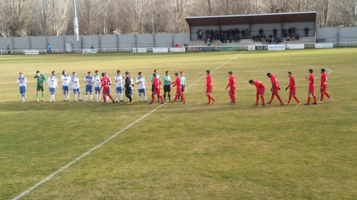 Almazán y Numancia B al inicio del encuentro. /@cdalmazan