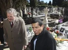 Homenaje a Leonor en el cementerio.