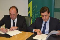 Firma convenio Apis y Caja Rural de Soria