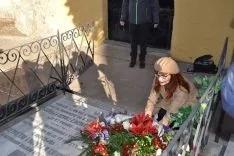 Imágenes del acto, esta mañana, en el cementerio. SN