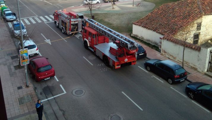 Los vehículos de bomberos en el lugar. /SN