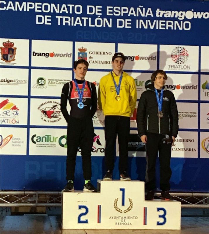 Los deportistas sorianos en el podio.