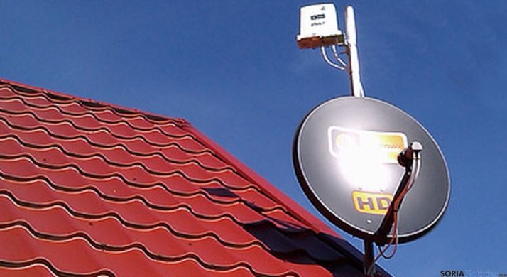 Antena parabólica para conexión vía satélite. /SN