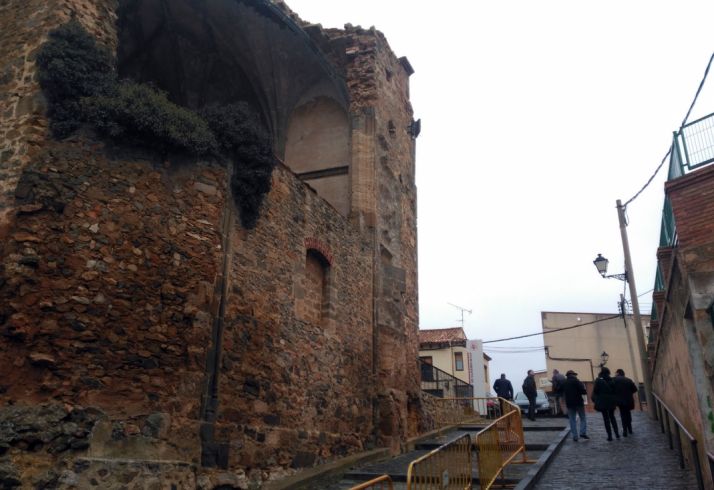 La visita a la iglesia este martes. /AÁ
