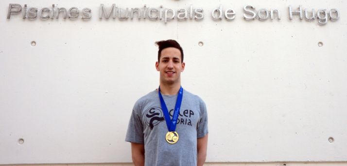 El nadador en las piscinas mallorquinas.