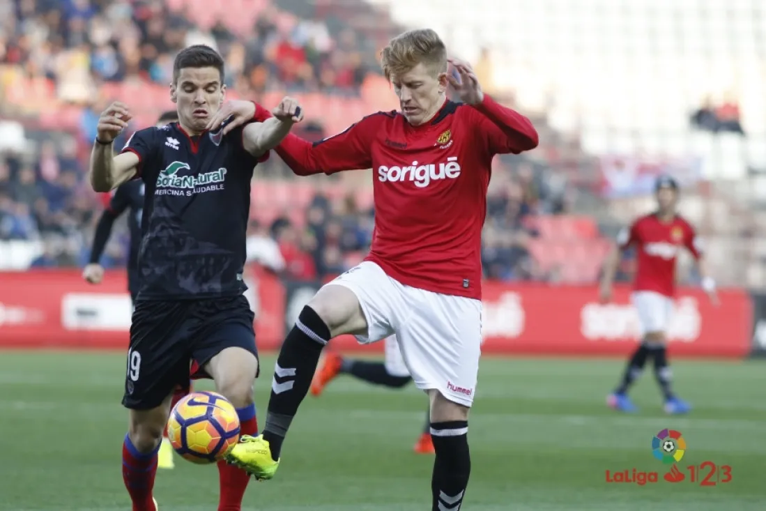 Foto 2 - El colista gana al Numancia y corta su racha de victorias