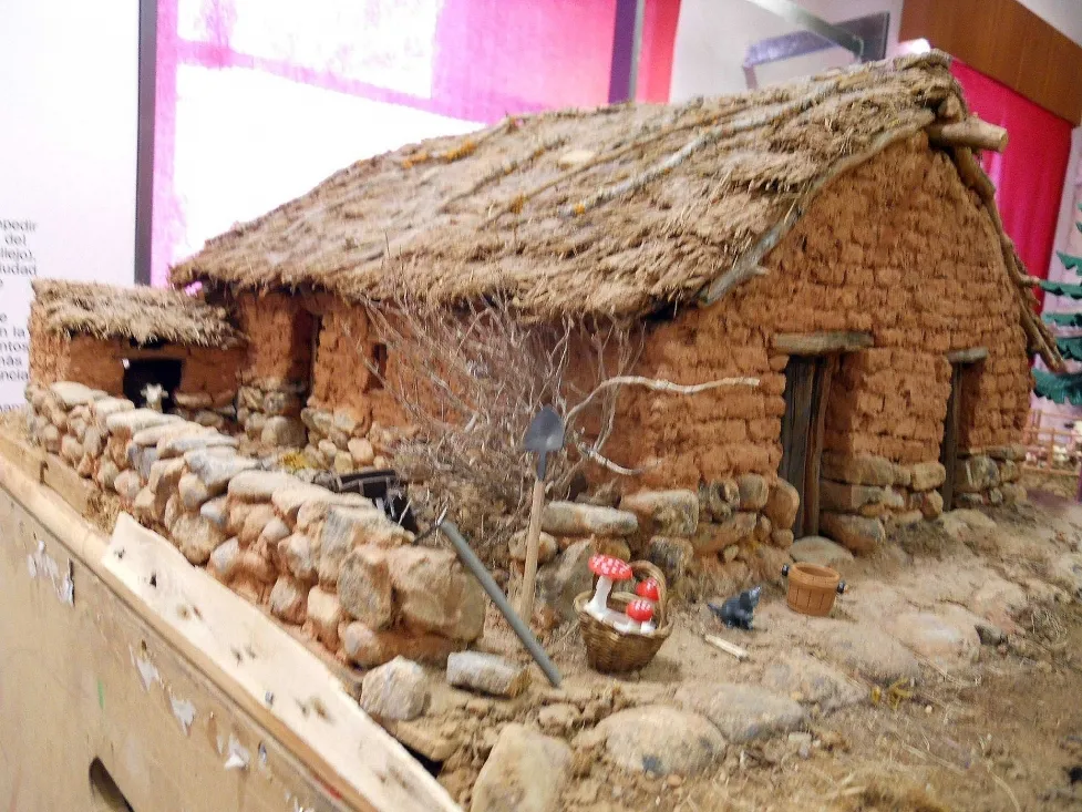 Un detalle de la maqueta en construcción./SN