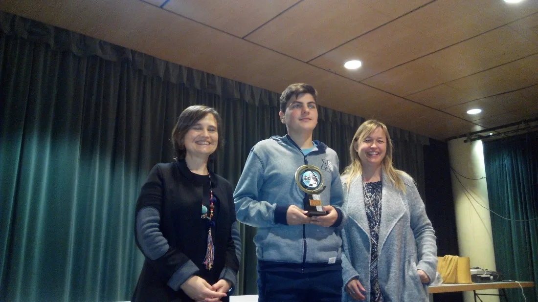 El ganador con su trofeo./CAAN