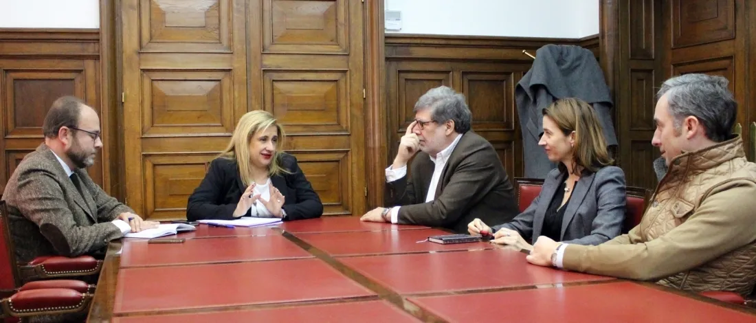 Imagen de la reunión este lunes. /Subdelegación 