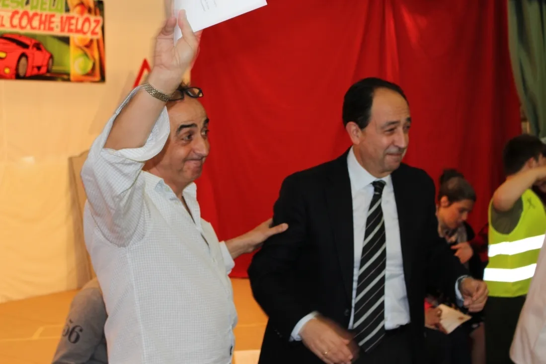 Imagen de la feliz jornada en el colegio este jueves. /Subdeleg.