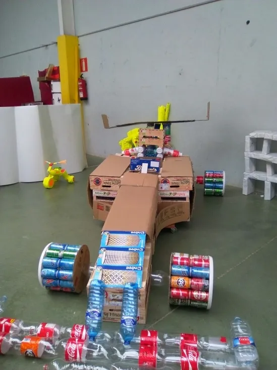 Imágenes de los objetos realizados con materiales reciclados/ COLEGIO CALASANCIO